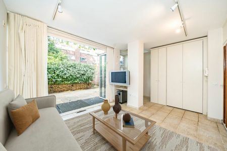 Woodsford Square, W14, London - Photo 2