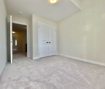 For Lease - 21 Viola St. Street, East Gwillimbury, Ontario - Photo 3