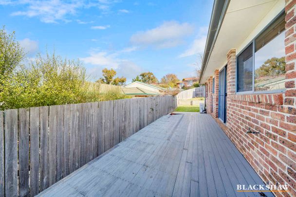 Neat 3 bedroom townhouse in quiet complex - Photo 1