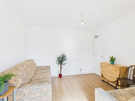 3 bedroom flat to rent - Photo 3