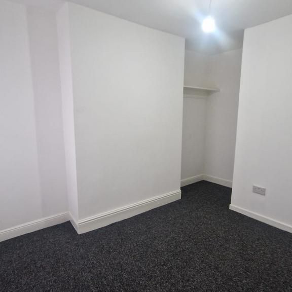 4 bedroom flat to rent - Photo 1