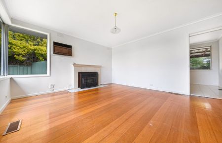 Spacious and Bright 3-Bedroom Home in Epping - Photo 2