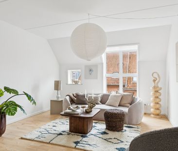 Flot lejlighed med stor altan - Photo 3