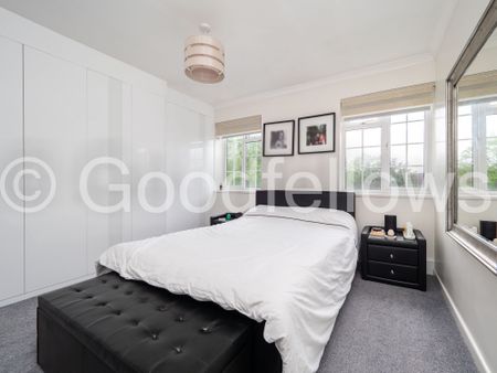 Farnham Court, Cheam, SM3 - Photo 3