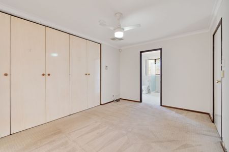 ABSOLUTELY CHARMING 3 BEDROOM 2 BATHROOM - Photo 5