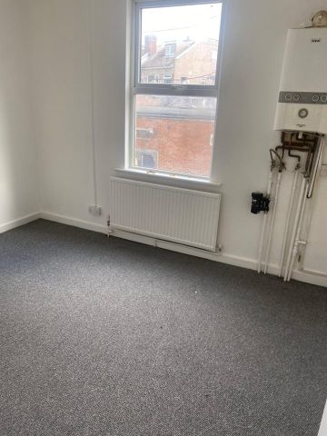1 Bed Flat, Stapleton Road, BS5 - Photo 3