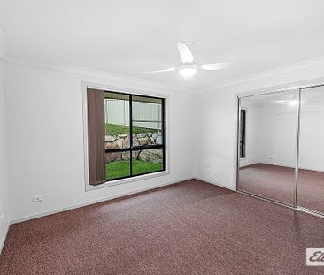 Stylish 3 Bedroom Home in Quiet Street - Photo 5