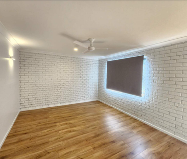 Dual-Living 5-Bedroom Home in North Maclean - Photo 6