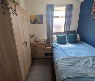 1 bedroom in a house share to rent - Photo 2