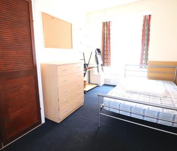 1 bedroom in a house share to rent - Photo 4