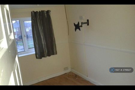 3 bedroom semi-detached house to rent - Photo 4