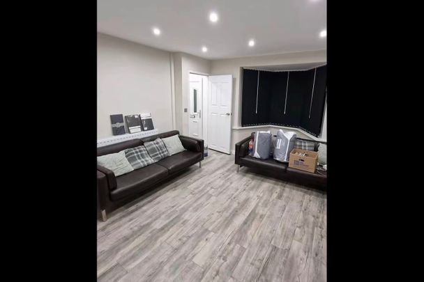 Room in a Shared House, Fieldhouse Road, B25 - Photo 1