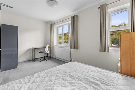 1 bedroom in a house share to rent - Photo 2