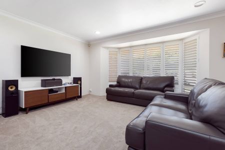 Elegant GardenCorner Family Home - Photo 4
