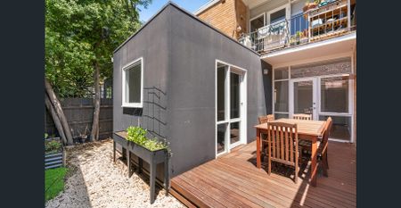 Bayside Living with Courtyard Style! - Photo 3