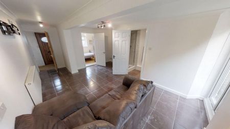 6 bedroom terraced house to rent - Photo 2