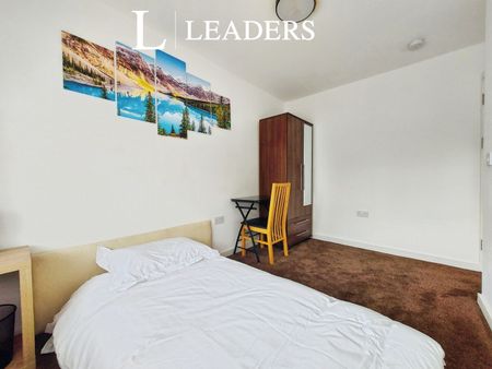 4 bedroom house to rent Hedingham Road, RM8 - Photo 5