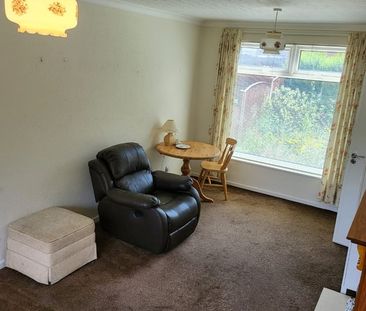 2 Bed Semi-Detached House, Town Street, LS10 - Photo 1