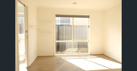 Lovely 4 bedrooms with Double garage home for Rent in Pakenham - Photo 3