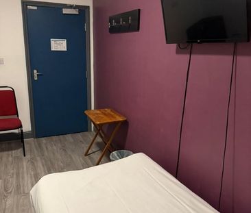 Room in a Shared Flat, Barking, IG11 - Photo 2