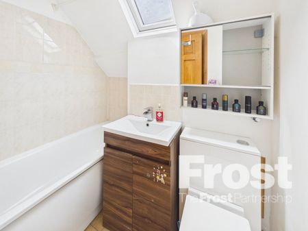 London Road, Slough, Berkshire,SL3 - Photo 4