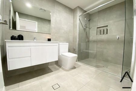 Modern and Serene Rental Home in Scenic Neighbourhood - Photo 4