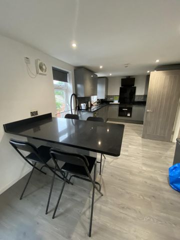 1 bedroom in a flat share to rent - Photo 4
