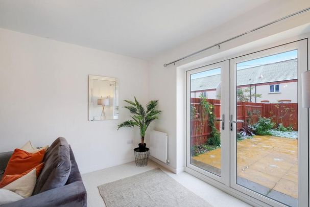 6 bedroom semi-detached house to rent - Photo 1