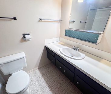 1 Bedroom Condo In Mount Pleasant – Prime Location. Heat & Water In... - Photo 5
