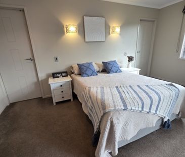 SPACIOUS FOUR-BEDROOM HOME WITH AMPLE PARKING - Photo 2