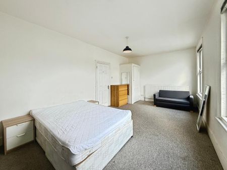4 bedroom terraced house to rent - Photo 5