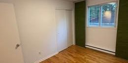 41/2 a Laval dispo 1 Déc 2025 internet 1 stationnements, Thermopompe chaud et froid Locker privé inclus - Photo 2