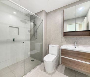 Immaculate, modern two bedroom apartment with study nook! - Photo 6