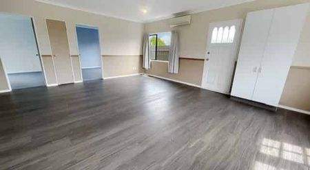 Feilding - Three Bedrooms - Photo 2