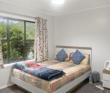 Family Living - Photo 2