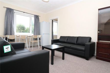 3 bedroom apartment to rent - Photo 3