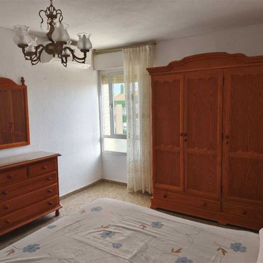 Piso de alquiler en Plaza Leonardo Da Vinci, 5, El Palo - Photo 1