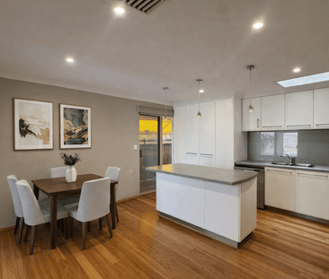 Modern 3x1 Front Villa – Small Group of 4 - Photo 6