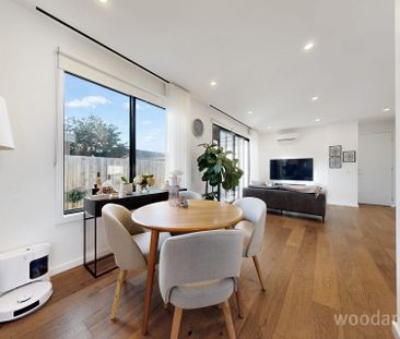 Spacious Two Bedroom Villa with Generous Outdoor Space - Photo 5
