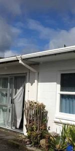 Bed sit close to CBD - Photo 4