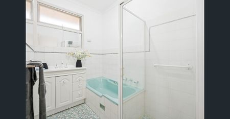 Spacious Family Home! - Photo 2