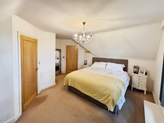 2 bedroom Flat To Let Total Size: 1329 SQ FT - Photo 1