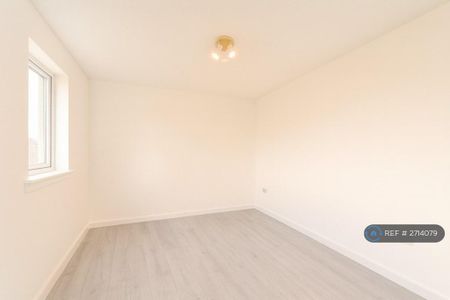 3 bedroom flat to rent - Photo 3