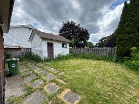 For Lease - 928 Upper Gage Avenue, Hamilton, Ontario - Photo 3