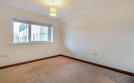 Two-bedroom duplex apartment with off-street parking - Photo 3