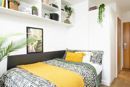 Extra Large Standard Double Ensuite - Photo 4