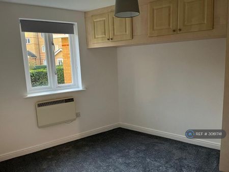 2 bedroom flat to rent - Photo 2
