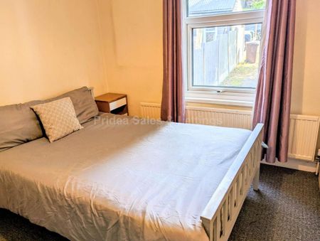 1 bedroom in a house share to rent - Photo 4