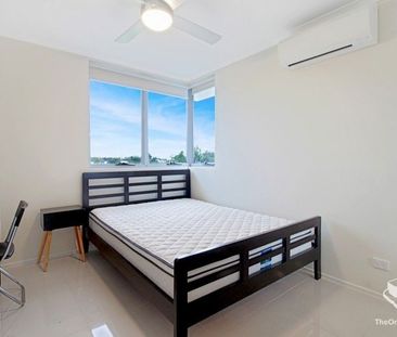 2 Bedroom + 1 multi purpose room (Furnished) - Photo 1