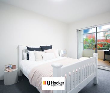 SPACIOUS APARTMENT IN HIGH RISE BUILDING. MOMENTS TO BEACH & SHOPS. - Photo 1